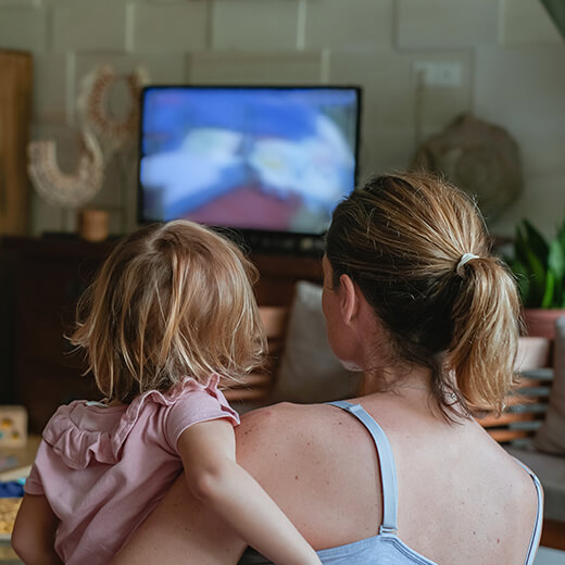 Écran TV cassé : que prend en charge l'assurance habitation ?
